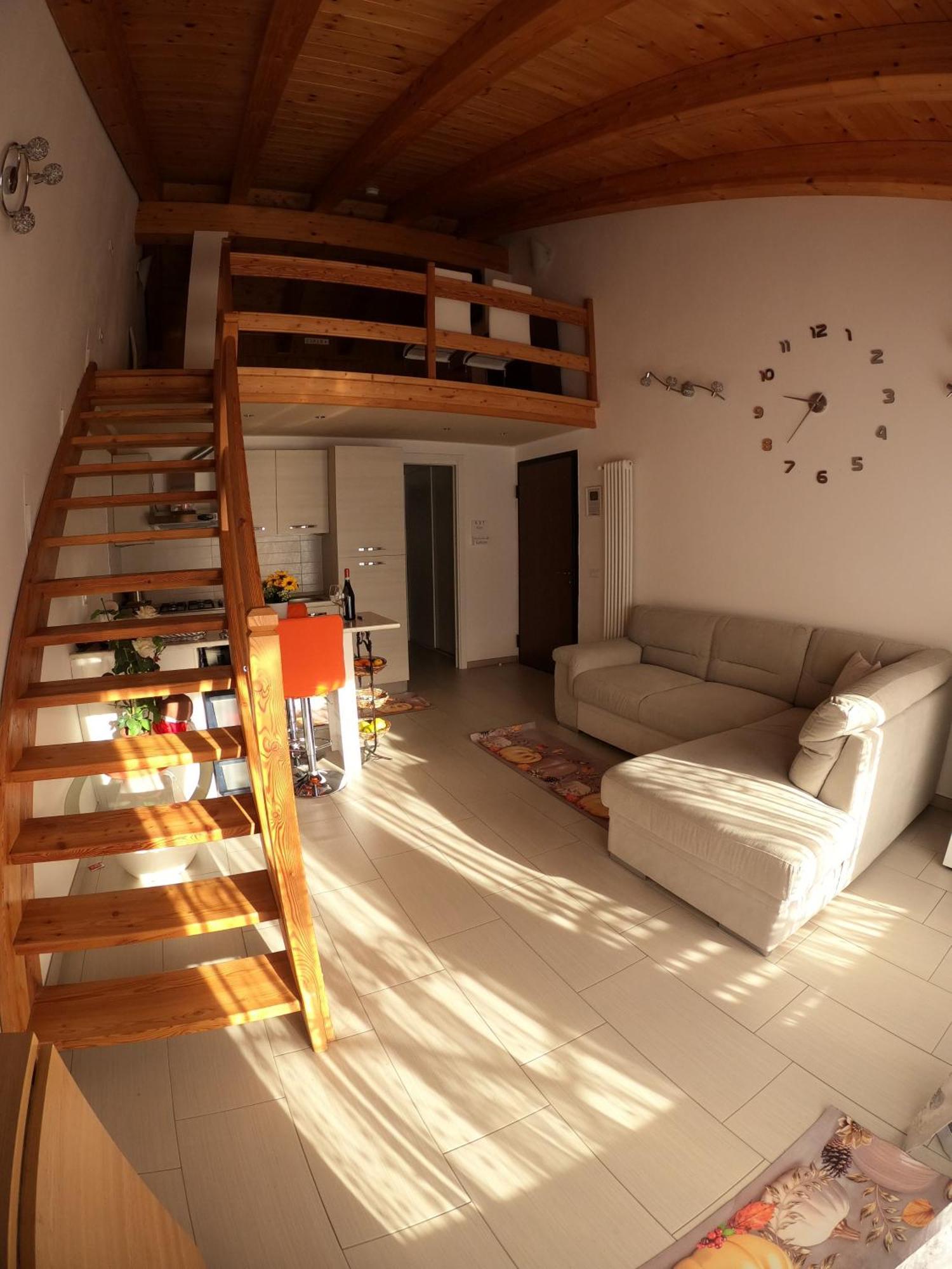La Villa Gialla Аоста Экстерьер фото