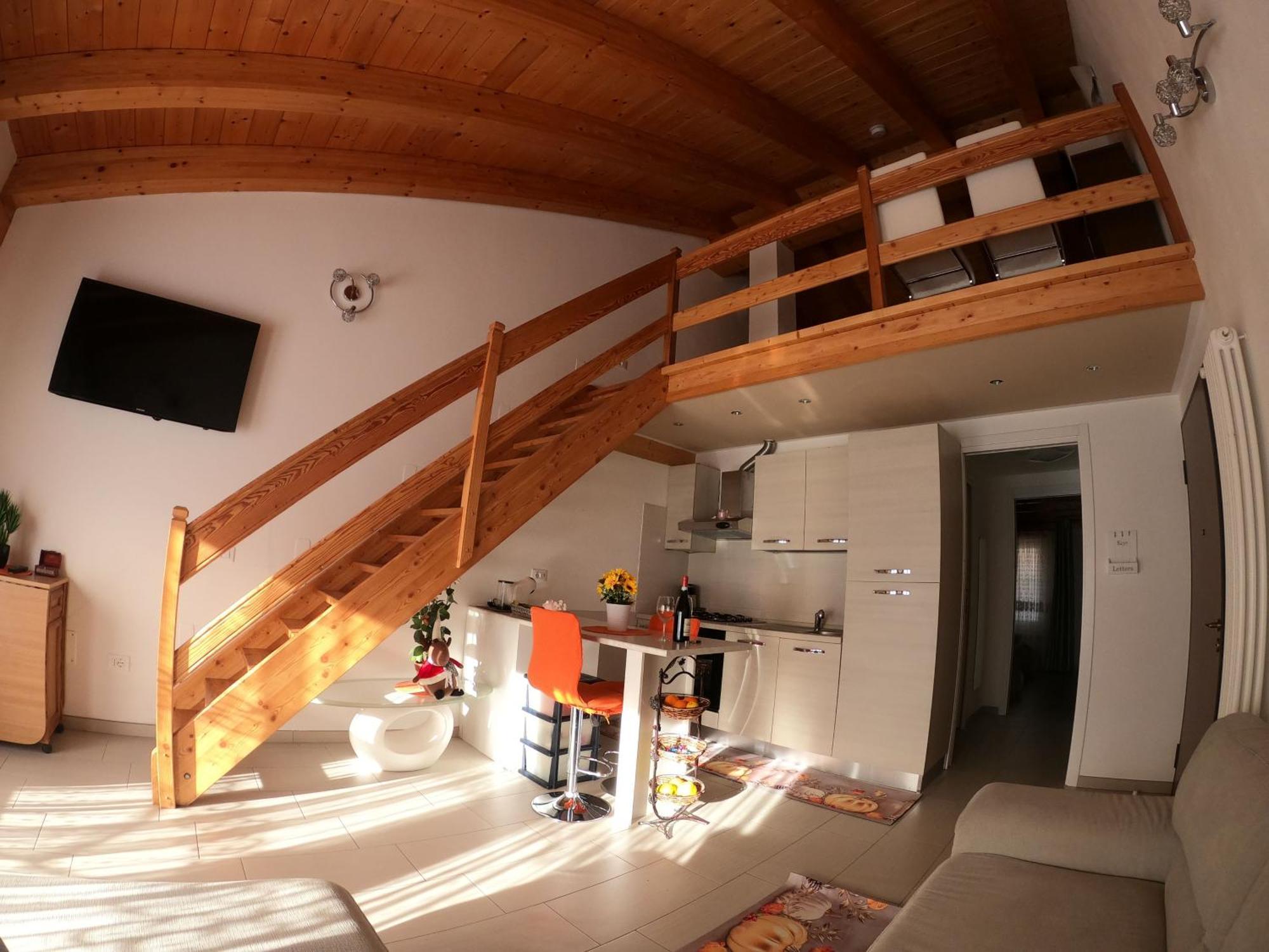 La Villa Gialla Аоста Экстерьер фото